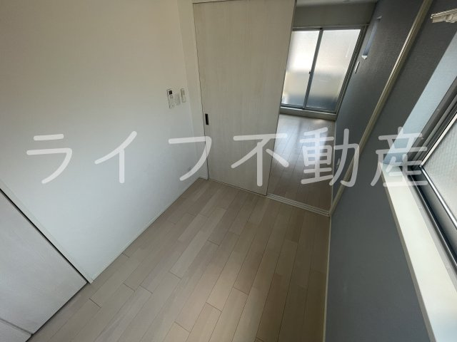 iris 大今里の内装|明るい色調の室内です
