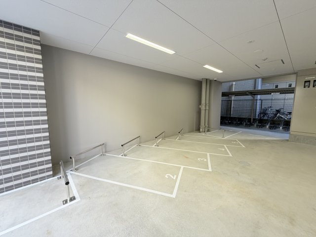 Alivis神戸駅前の駐車場