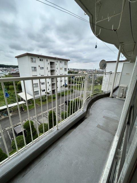 ローレルハイツ三木３号棟のバルコニー