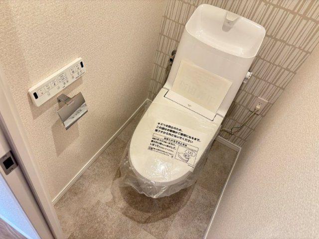 ユーハウス新瑞A棟のトイレ|落ち着いた色調のトイレです