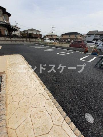 メゾン・フィオーレの駐車場|高崎、前橋のお部屋探しはエンドスケープまで！お客様の理想お聞かせ下さい♪