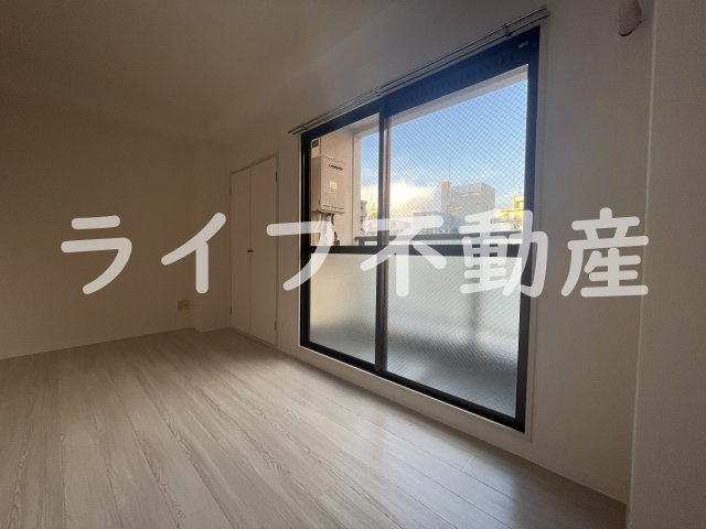 ヴァンベール大今里の居間・リビング|こちらのリビングで趣味の時間をお楽しみください