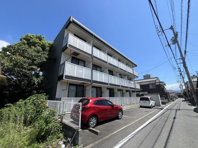 レオパレス雄新ひまわりの外観