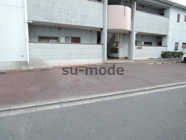 森本マンションの駐車場