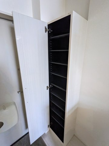 ハーモニーテラス長田町の収納|203号室　シューズクローゼット