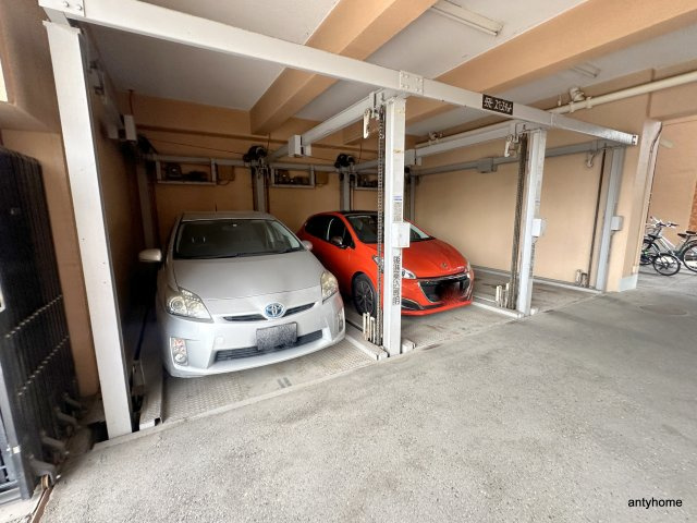 ライオンズマンション難波南第2の駐車場