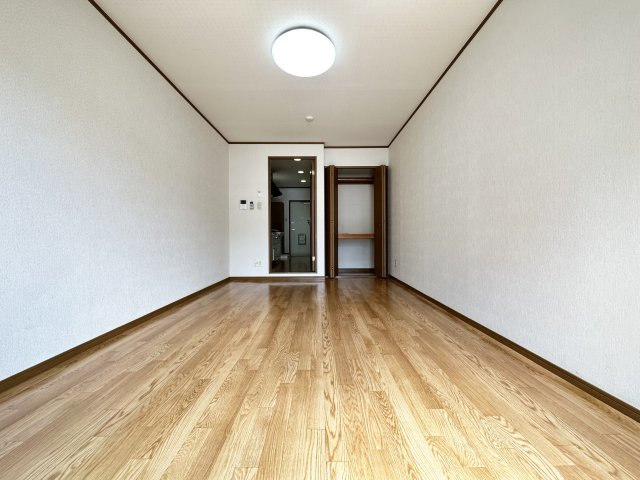 ピジョンの洋室