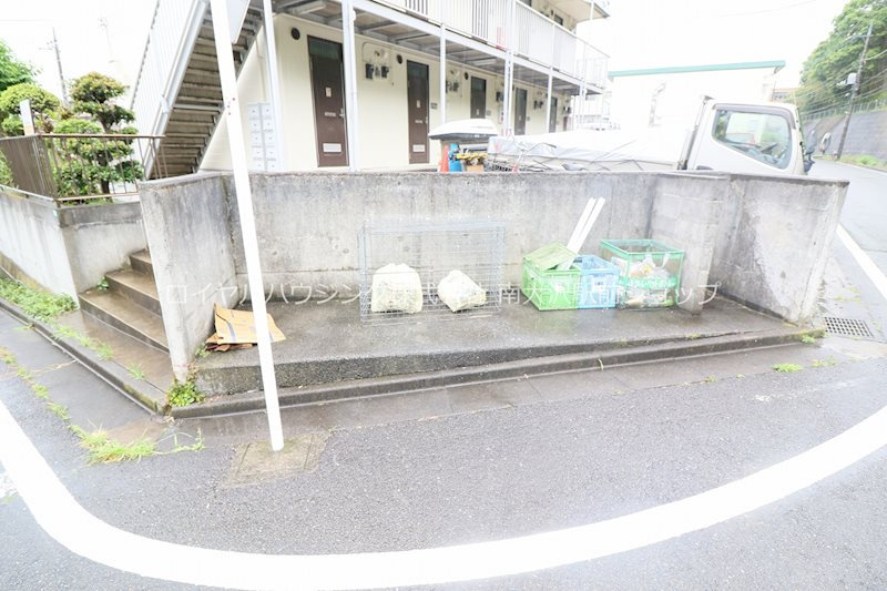 敷地内ごみ捨て場！