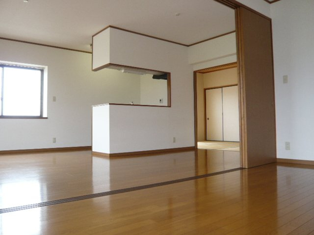 カーサあんとく弐番館の居間・リビング|使いやすいリビングです