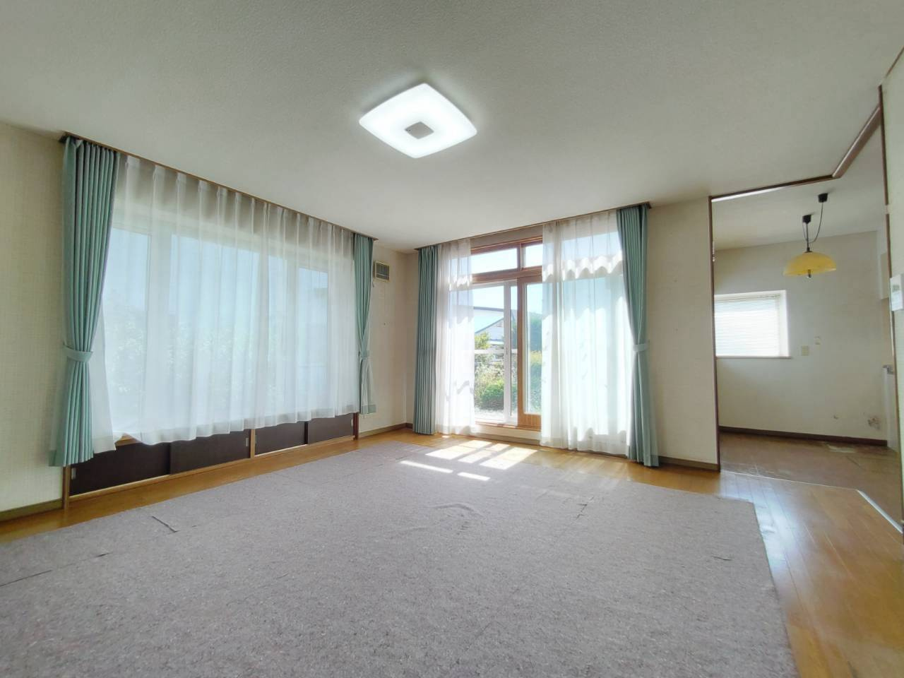 紫雲台　中古住宅の居間・リビング