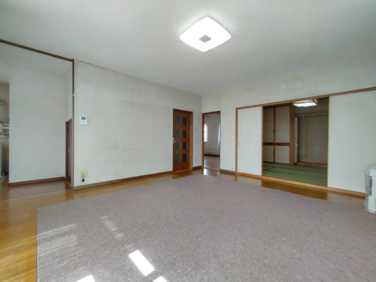 紫雲台　中古住宅の居間・リビング