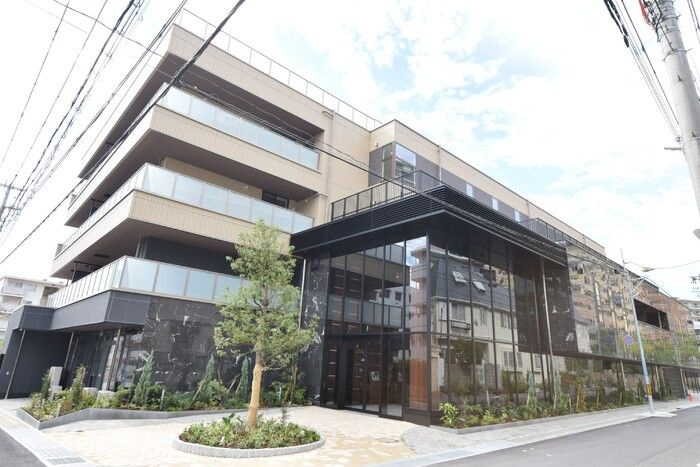 シー・クリサンス西岡本の外観