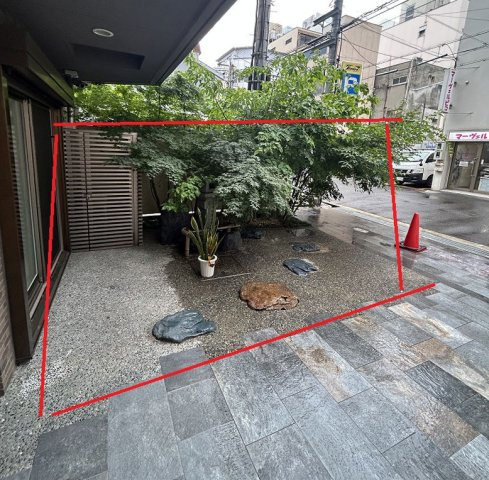 大阪市中央区南船場３丁目の店舗事務所の庭