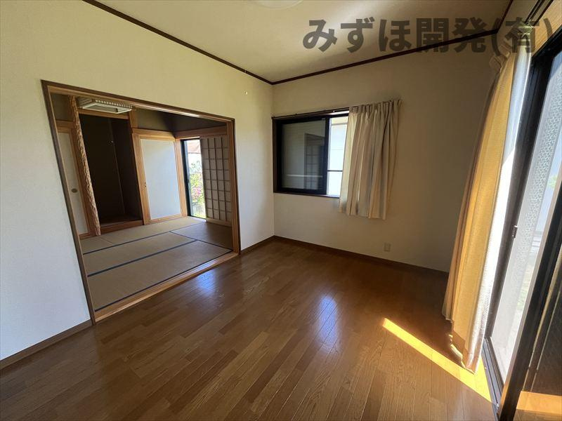 村山市河島山3-2の洋室|隣に和室がございます。