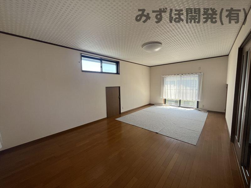 村山市河島山3-2の洋室|2階の洋室は14帖の広さがあります。