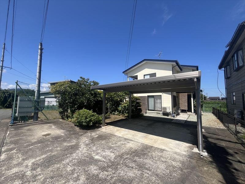 山形市大字志戸田1727-6のその他|9/5撮影　カーポート2台分ございます。手前にも駐車可能です。
