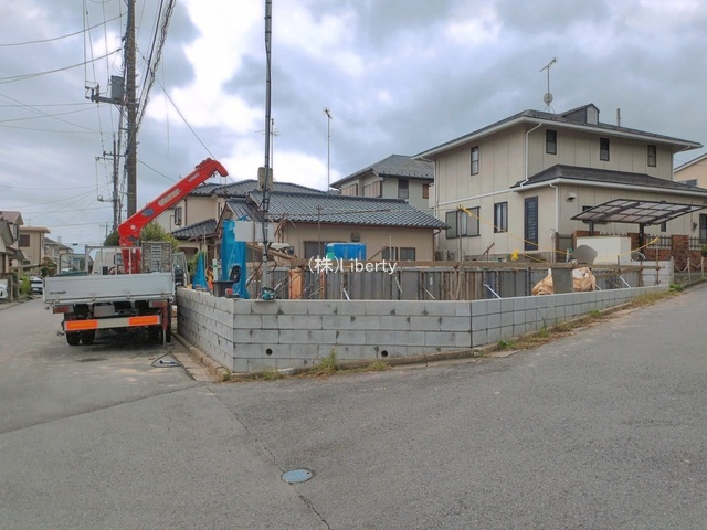 牛久市南22期　新築戸建の前面道路含む現地写真