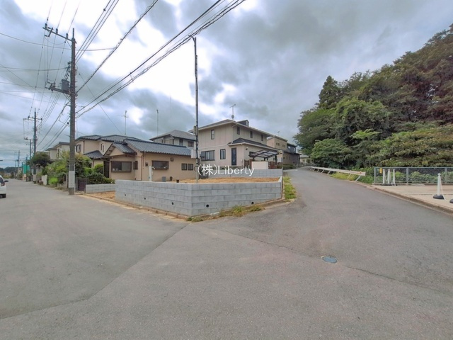 牛久市南22期　新築戸建の前面道路含む現地写真