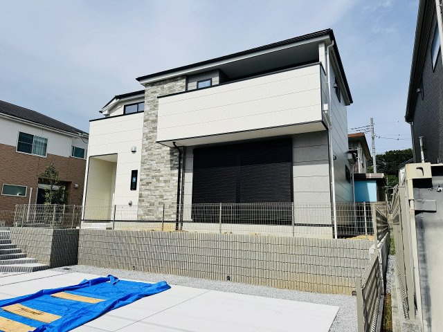 八王子市　絹ケ丘　新築一戸建て　５期の外観|～北野駅徒歩22分　ZEH水準の省エネハウス　3台駐車可能カースペース付き～