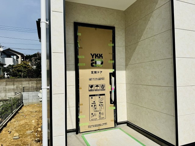 八王子市　絹ケ丘　新築一戸建て　５期の玄関|～玄関は安心のWロックキーを採用～