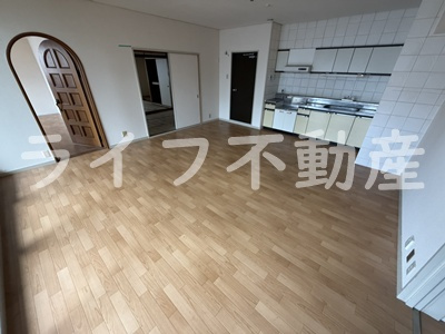 ノアーズアーク緑橋の居間・リビング|こちらのリビングで趣味の時間をお楽しみください