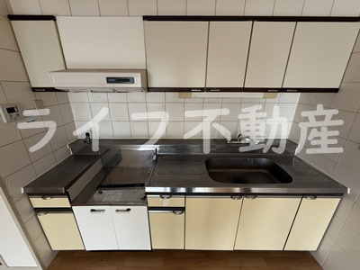 ノアーズアーク緑橋のキッチン|コンパクトなキッチンで掃除もラクラク