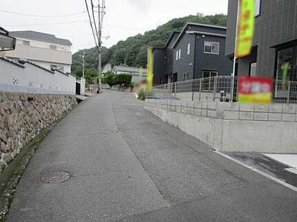 広島市安佐南区上安7丁目　新築一戸建ての前面道路含む現地写真