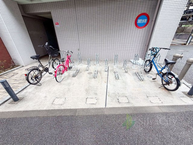 エクストール世田谷千歳の駐輪場