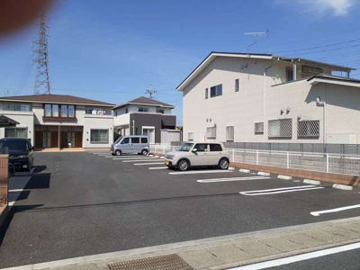 【駐車場】 | メゾンけやきＡ | 駐車場があるので、車を買う予定の方も安心です