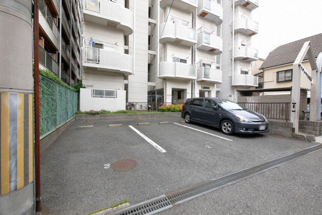 シティハイム南巽の駐車場