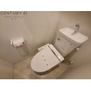 温水洗浄便座付きのトイレです♪