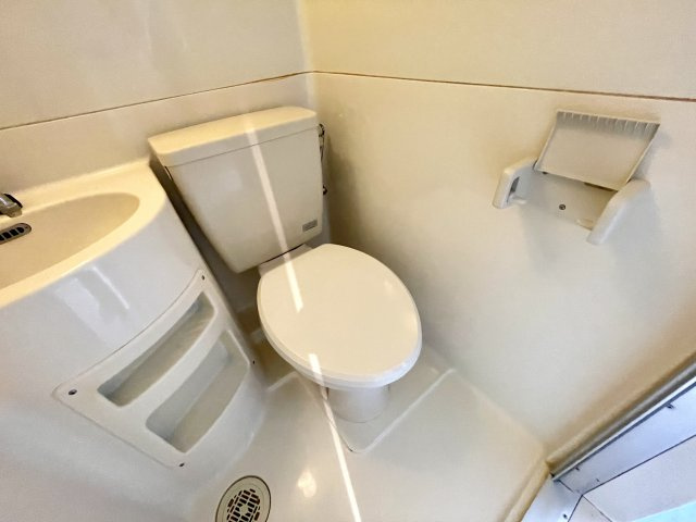 浴室内にトイレがあります♪