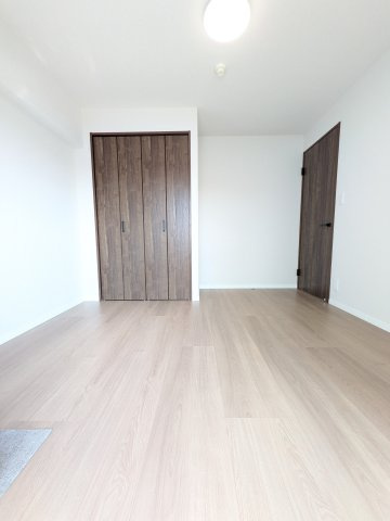 ロワールマンションアール春日の洋室|洋室5.4帖