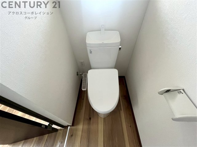 シンプルで掃除のしやすいトイレです♪