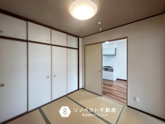 八戸ノ里第四ガーデンハイツの和室|約4.5帖の和室♪
大容量の収納付きで、ゲストルームとしてもお使いいただけます◎