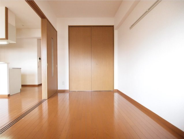 ギャラン吉野町の洋室