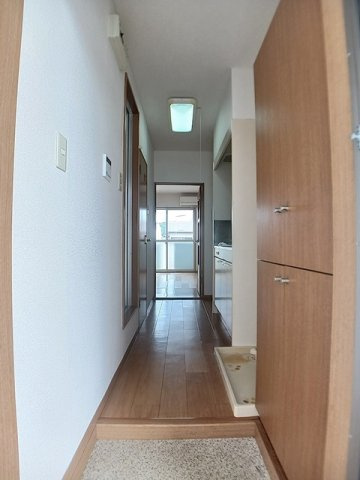 アヴィニールＡの玄関