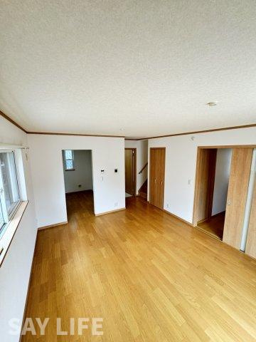 柏原市国分本町戸建貸家の居間・リビング