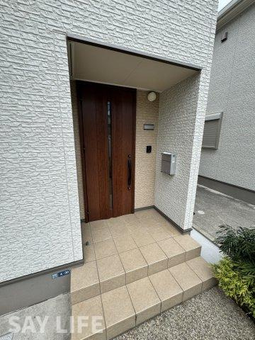 柏原市国分本町戸建貸家のエントランス
