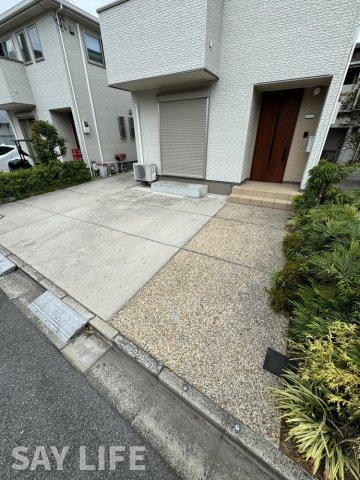 柏原市国分本町戸建貸家の駐車場