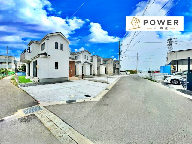 ハートフルタウン　西尾市中畑町宮東22番の前面道路含む現地写真|十分な幅が確保されており、車の出し入れもスムーズ。お子様の送り迎えなど、日常の動作も快適に行えます。