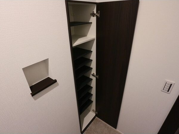 REGALEST浄心の玄関