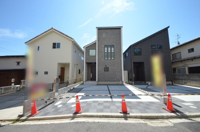 己斐上三丁目の外観|閑静園バス停徒歩3分
駐車は2台可能です