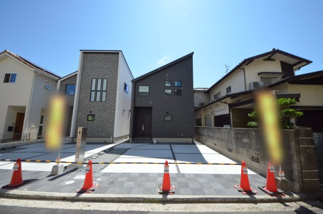 己斐上三丁目の外観|閑静園バス停徒歩3分
駐車は2台可能です