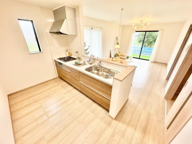 ハートフルタウン　西尾市中畑町宮東22番のキッチン|収納力に優れたキッチンで、家族の食事づくりも効率よく進められます。