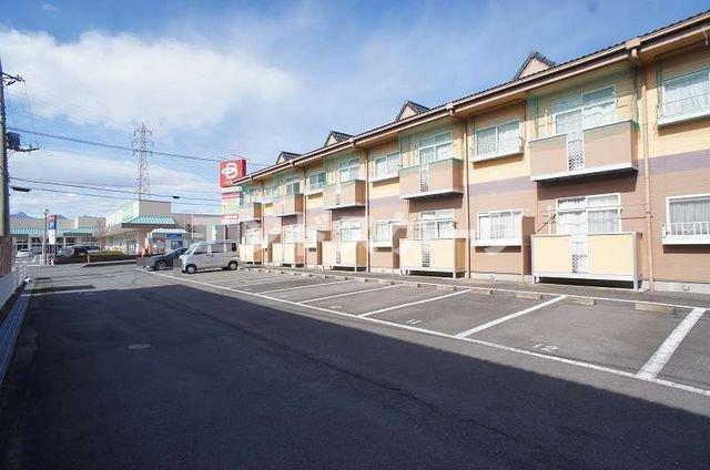 ガーデンヒルズⅡの駐車場|高崎、前橋のお部屋探しはエンドスケープまで！お客様の理想お聞かせ下さい♪