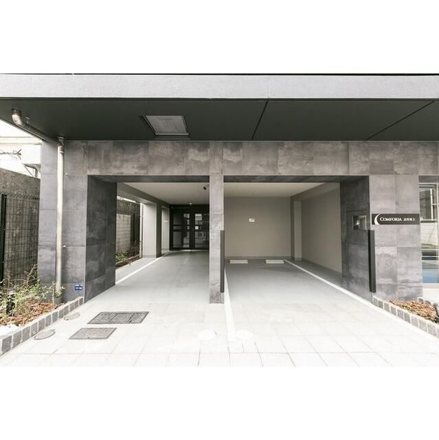 コンフォリア志村坂上の駐車場