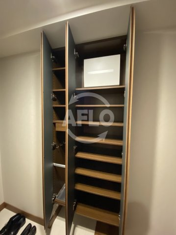 グランドメゾン新梅田タワー THE CLUB RESIDENCEの収納|グランドメゾン新梅田タワー THE CLUB RESIDENCE　シューズボックス