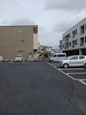 【駐車場】 | ブルーム駅南 | 駐車場に車を止められます