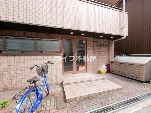 メゾンイシケンのエントランス|ゆとりのあるエントランスです